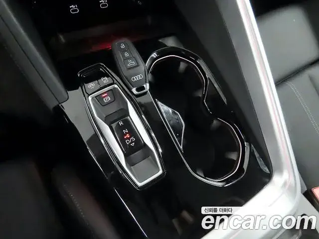 Audi Q5 2025 — Фото 8/20