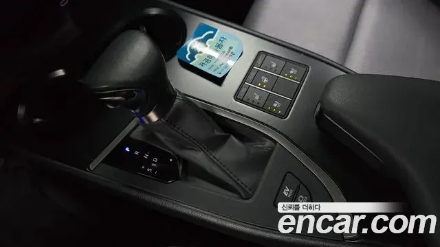 Lexus UX250h 2023 — ფოტო 7/30