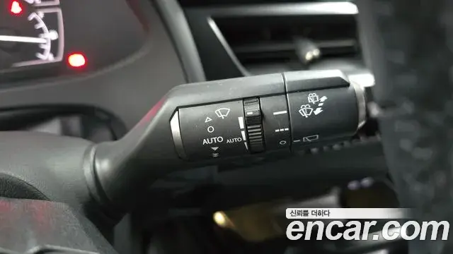 Lexus UX250h 2023 — ფოტო 22/30