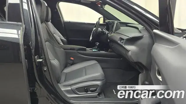 Lexus UX250h 2023 — ფოტო 14/30