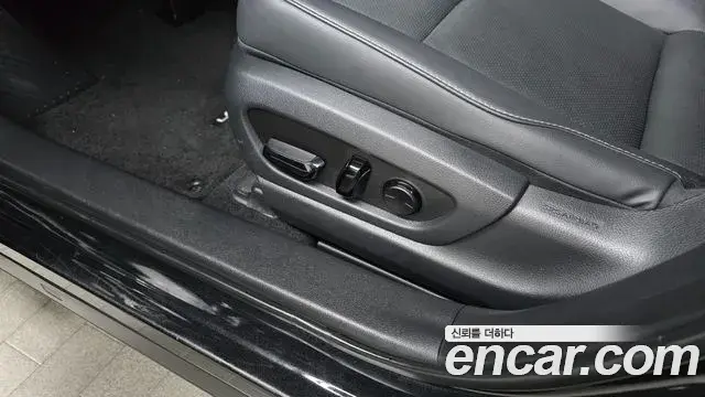 Lexus UX250h 2023 — ფოტო 24/30