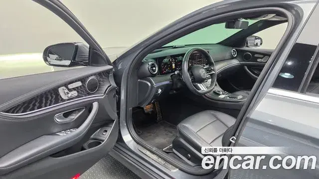 Mercedes-Benz E-Class 2021 — Şəkil 25/33