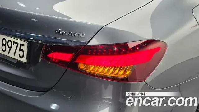 Mercedes-Benz E-Class 2021 — Şəkil 23/33