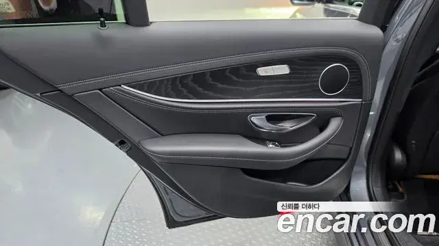 Mercedes-Benz E-Class 2021 — Şəkil 18/33
