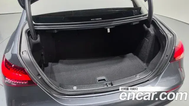 Mercedes-Benz E-Class 2021 — Şəkil 29/33