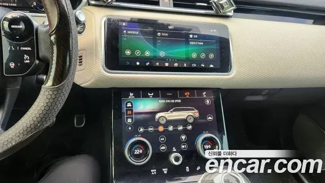 Land Rover Range Rover Velar 2018 — ფოტო 16/19