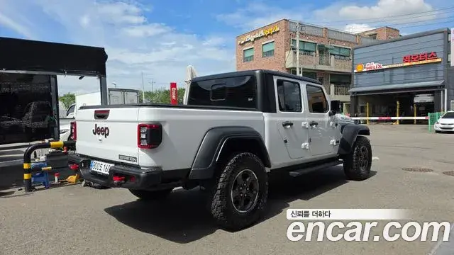 Jeep Gladiator 2023 — Photo 24/34