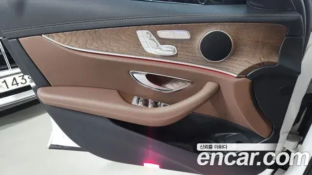 Mercedes-Benz E-Class 2022 — Фото 11/20