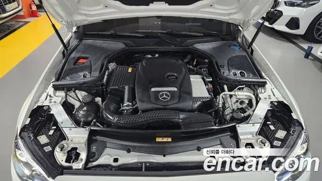 Mercedes-Benz E-Class 2022 — Фото 19/20
