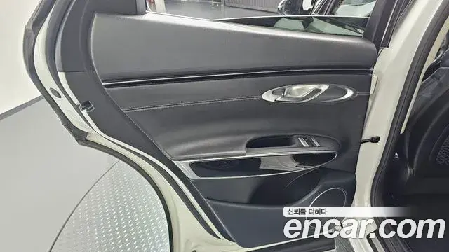 Genesis GV70 2022 — Photo 23/35