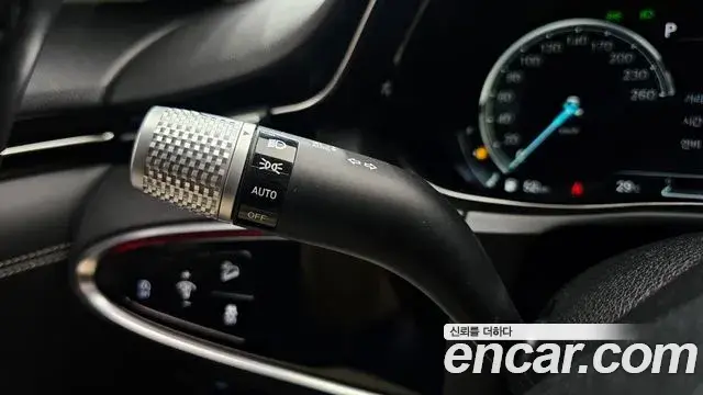 Genesis GV70 2022 — Photo 32/35