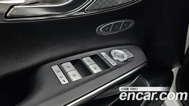 Genesis GV70 2022 — Photo 18/35