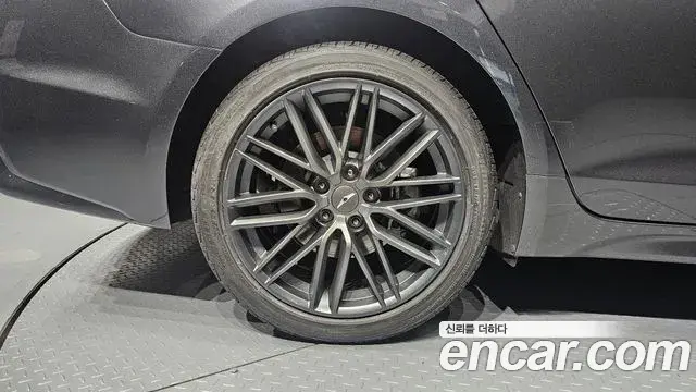 Genesis G70 2018 — Photo 28/33