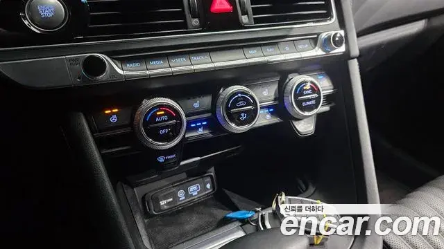 Genesis G70 2018 — Photo 17/33
