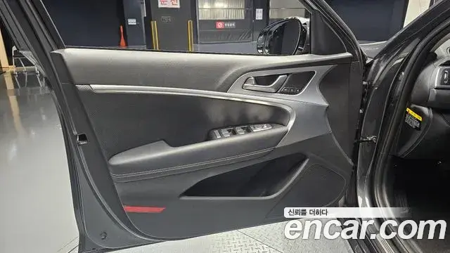 Genesis G70 2018 — Photo 23/33