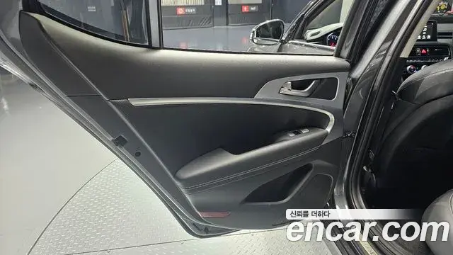Genesis G70 2018 — Photo 11/33