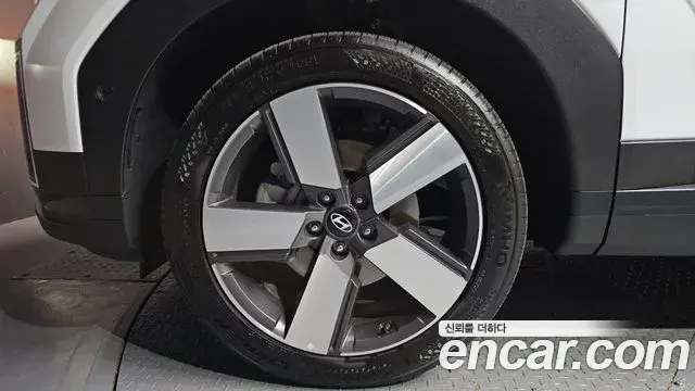 Hyundai Santa Fe 2025 — ფოტო 5/20