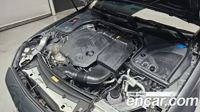 Mercedes-Benz E-Class 2022 — Photo 17/31