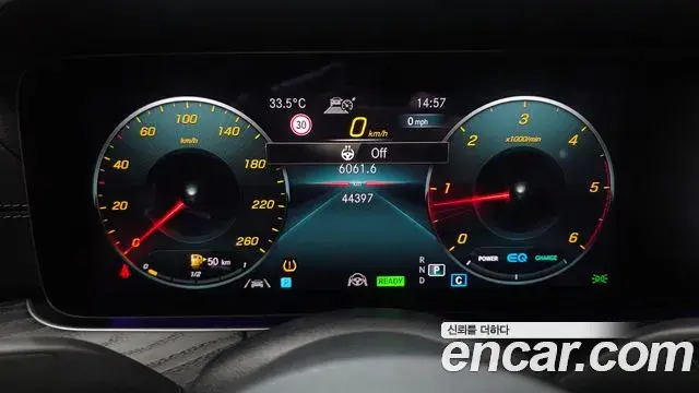 Mercedes-Benz E-Class 2022 — Photo 13/31