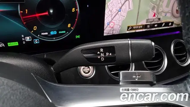 Mercedes-Benz E-Class 2022 — Photo 5/31