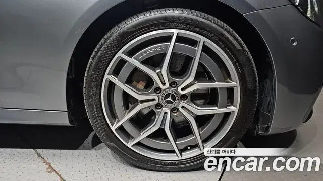 Mercedes-Benz E-Class 2022 — Photo 1/31