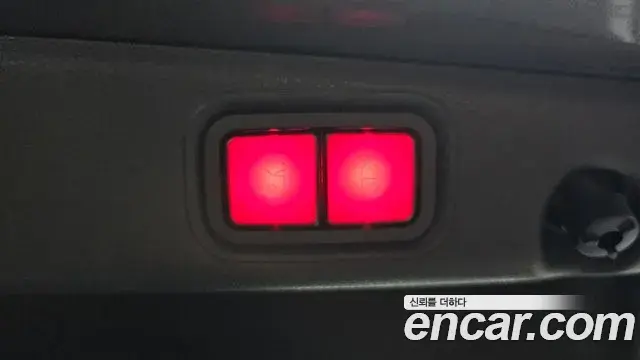 Mercedes-Benz E-Class 2022 — Photo 8/31