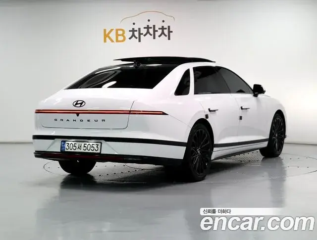 Hyundai Grandeur Hybrid 2023 — Photo 10/20
