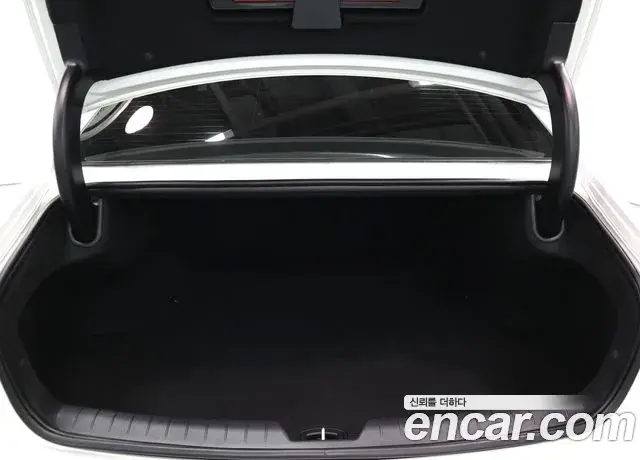 Hyundai Grandeur Hybrid 2023 — Photo 9/20