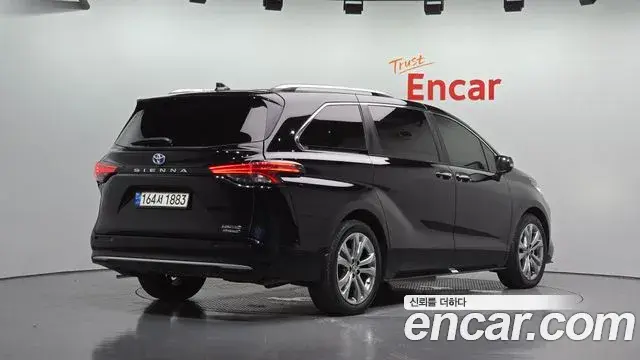 Toyota Sienna 2022 — Şəkil 9/32