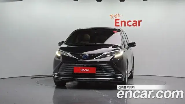 Toyota Sienna 2022 — Şəkil 1/32