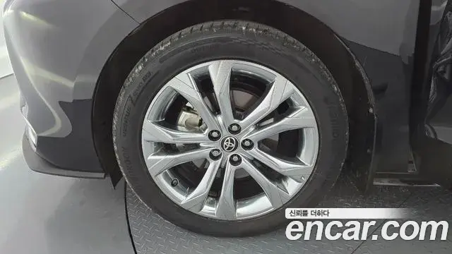 Toyota Sienna 2022 — Şəkil 12/32
