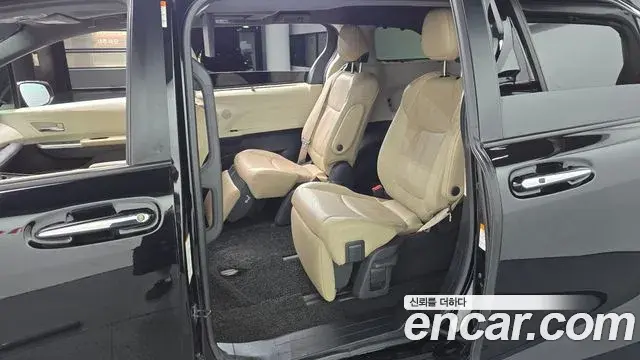 Toyota Sienna 2022 — Şəkil 13/32