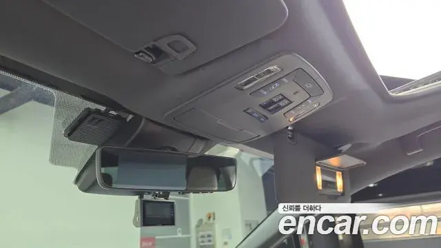 Toyota Sienna 2022 — Şəkil 28/32
