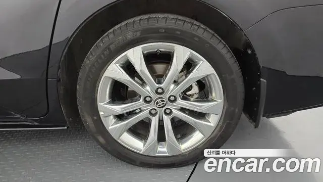 Toyota Sienna 2022 — Şəkil 25/32