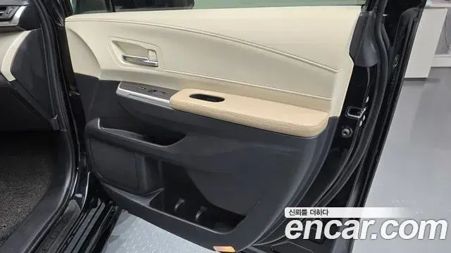 Toyota Sienna 2022 — Şəkil 14/32