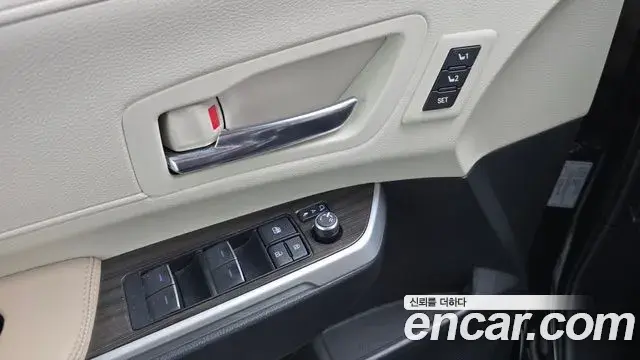 Toyota Sienna 2022 — Şəkil 24/32