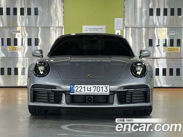 Porsche 911 2023 — Photo 2/19