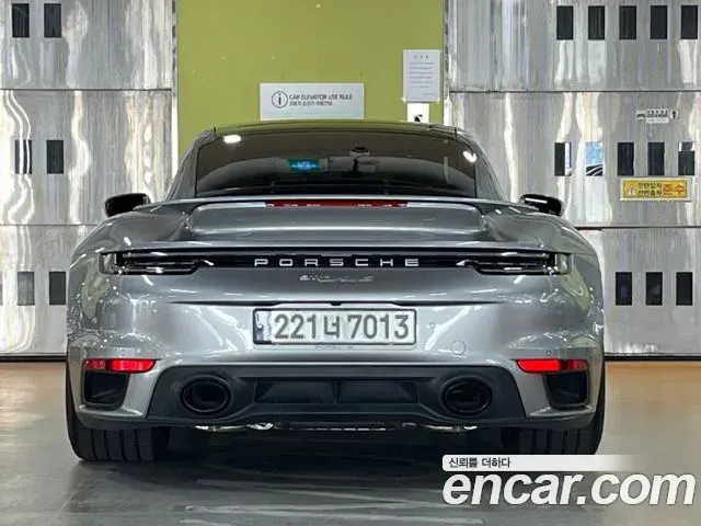 Porsche 911 2023 — Photo 6/19