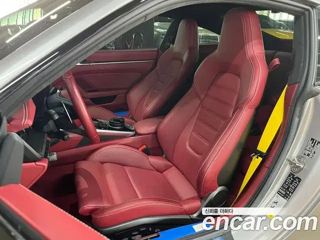 Porsche 911 2023 — Photo 17/19