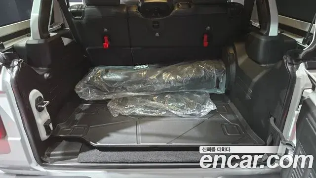 Jeep Wrangler 2025 — Photo 22/30