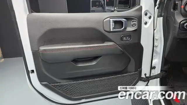 Jeep Wrangler 2025 — Photo 15/30