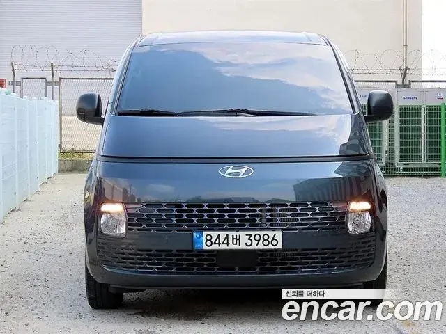 Hyundai Staria 2022 — Photo 20/20