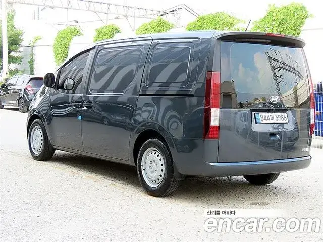 Hyundai Staria 2022 — Photo 2/20