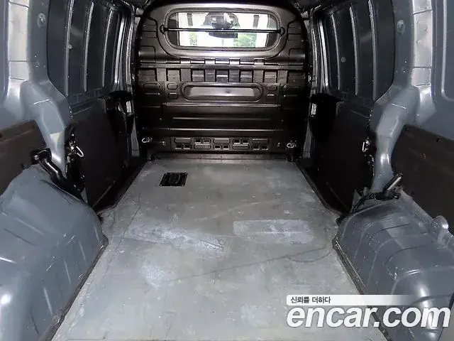Hyundai Staria 2022 — Photo 17/20