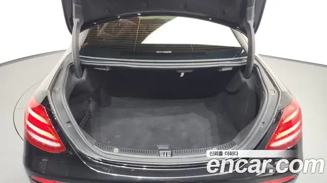 Mercedes-Benz E-Class 2020 — Şəkil 31/36