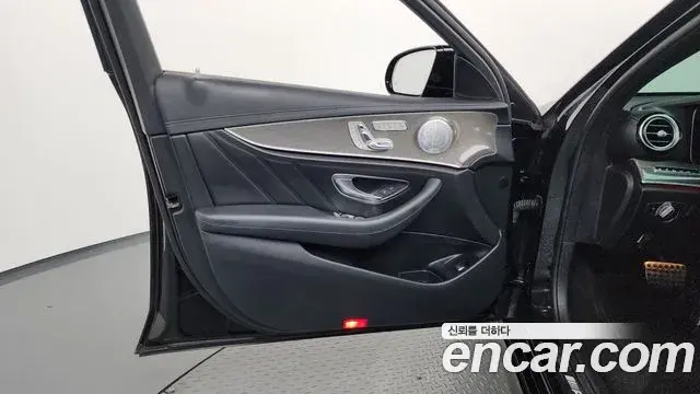 Mercedes-Benz E-Class 2020 — Şəkil 24/36