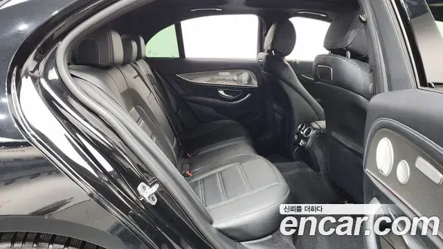 Mercedes-Benz E-Class 2020 — Şəkil 25/36