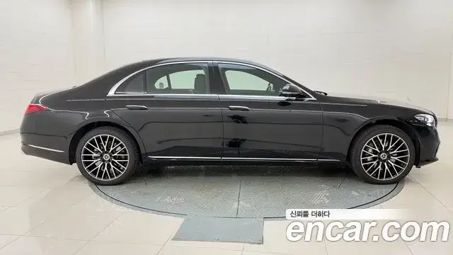 Mercedes-Benz S-Class 2025 — Фото 6/20
