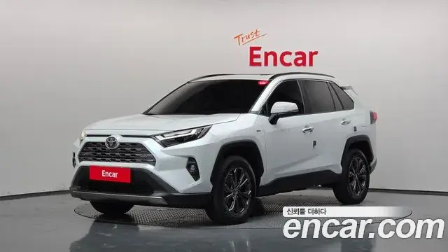 Toyota RAV4 2025 — Фото 1/20