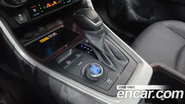 Toyota RAV4 2025 — Фото 9/20